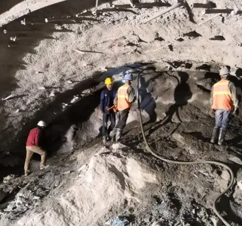 集安拱顶带模注浆料的施工流程及注意事项